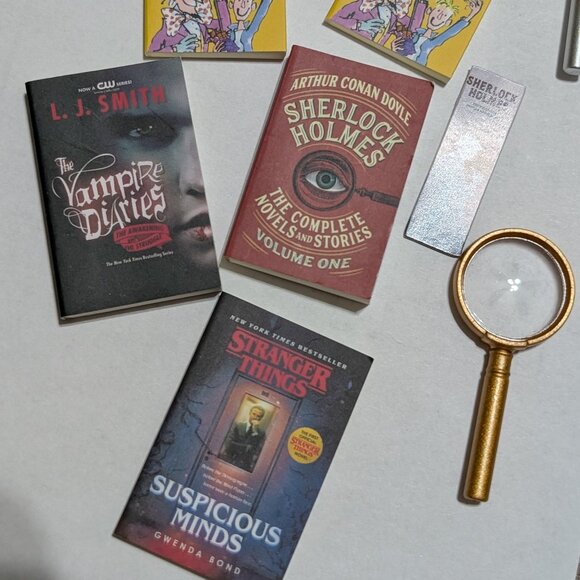 New!!!  Mini Brands - Books, Bookmarks, Magnifying Hlasses - Picture 9 of 10